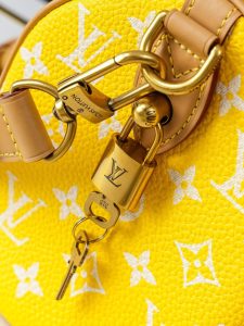 Louis Vuitton Handbag M24426