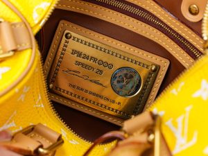 Louis Vuitton Handbag M24426