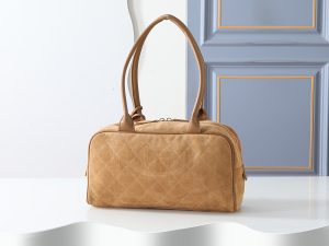 Shoulder Bag 6211 in Brown