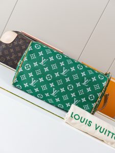 Louis Vuitton Handbag M14077