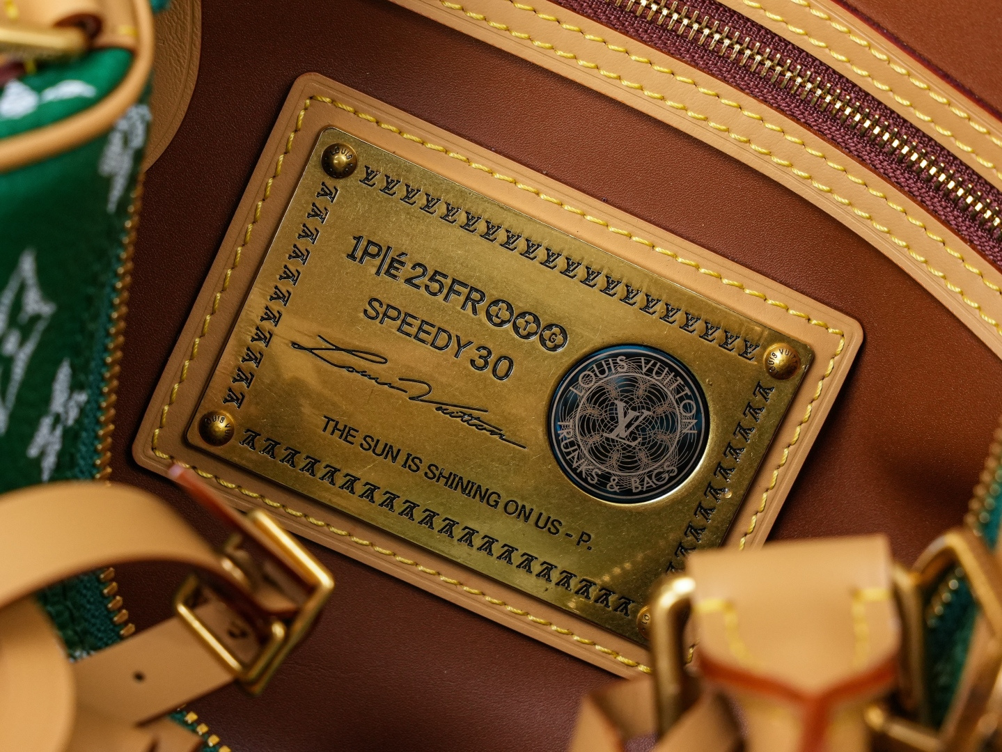 Louis Vuitton Handbag M14077