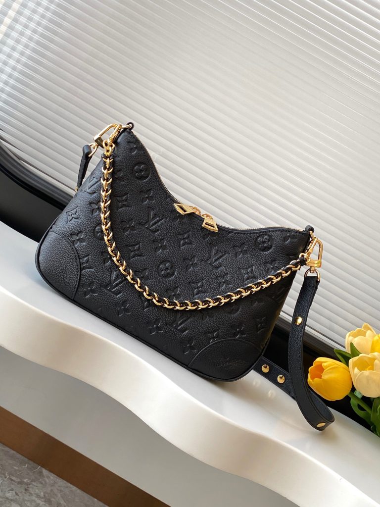 Louis Vuitton Handbag M12930