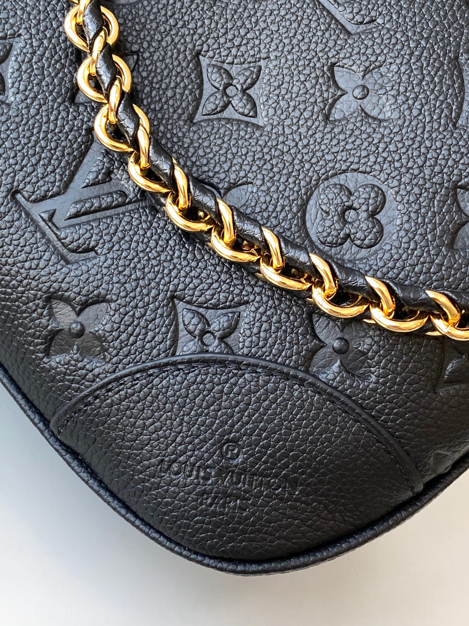 Louis Vuitton Handbag M12930