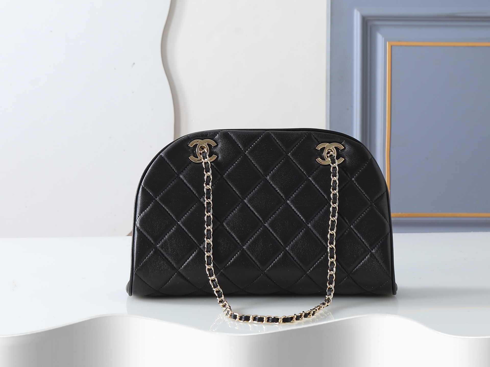 Chanel Handbag 4912 in Black