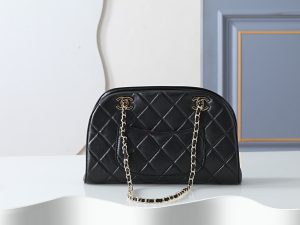 Chanel Handbag 4912 in Black