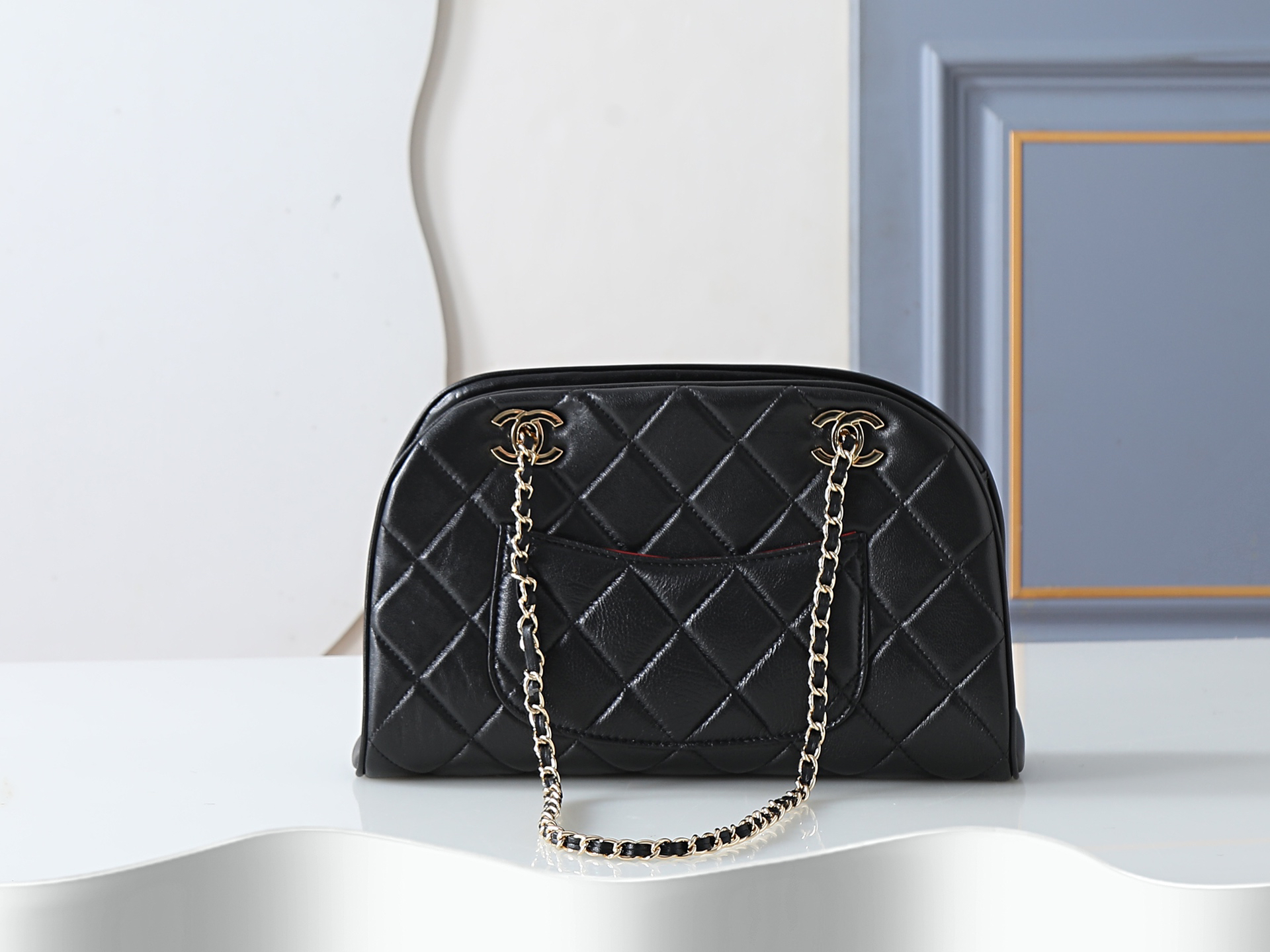 Chanel Handbag 4912 in Black