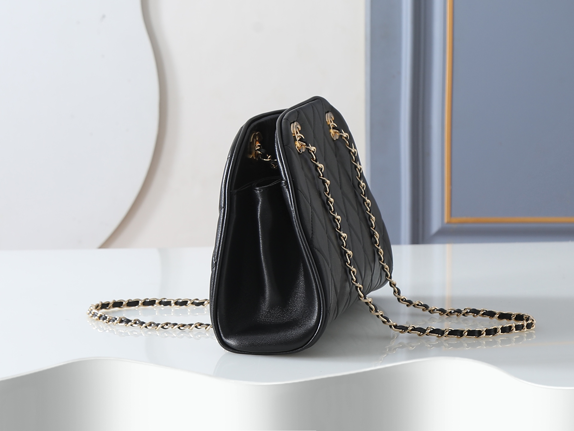 Chanel Handbag 4912 in Black