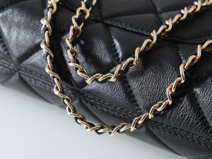 Chanel Handbag 4912 in Black