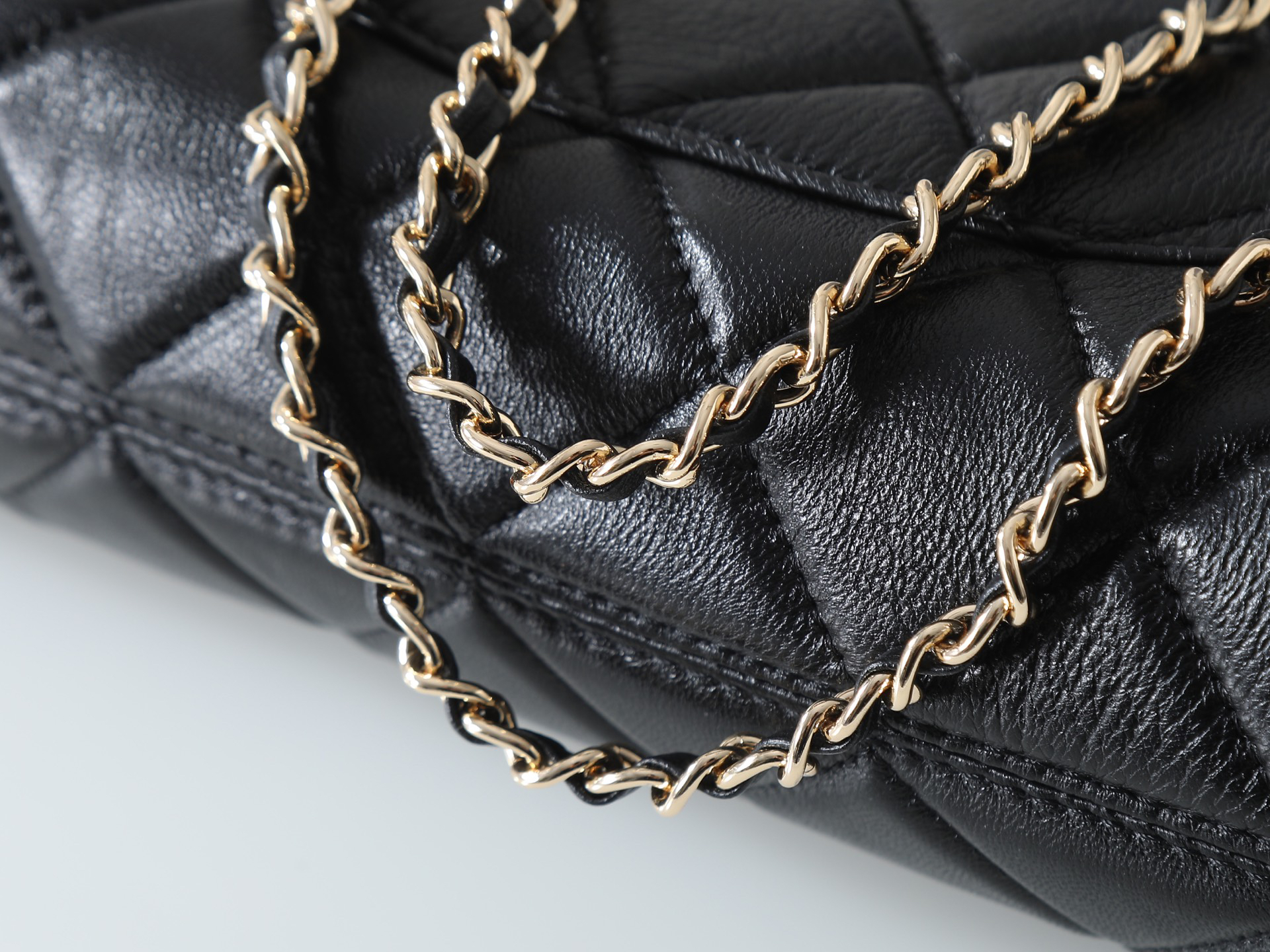 Chanel Handbag 4912 in Black