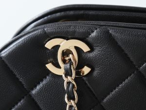 Chanel Handbag 4912 in Black