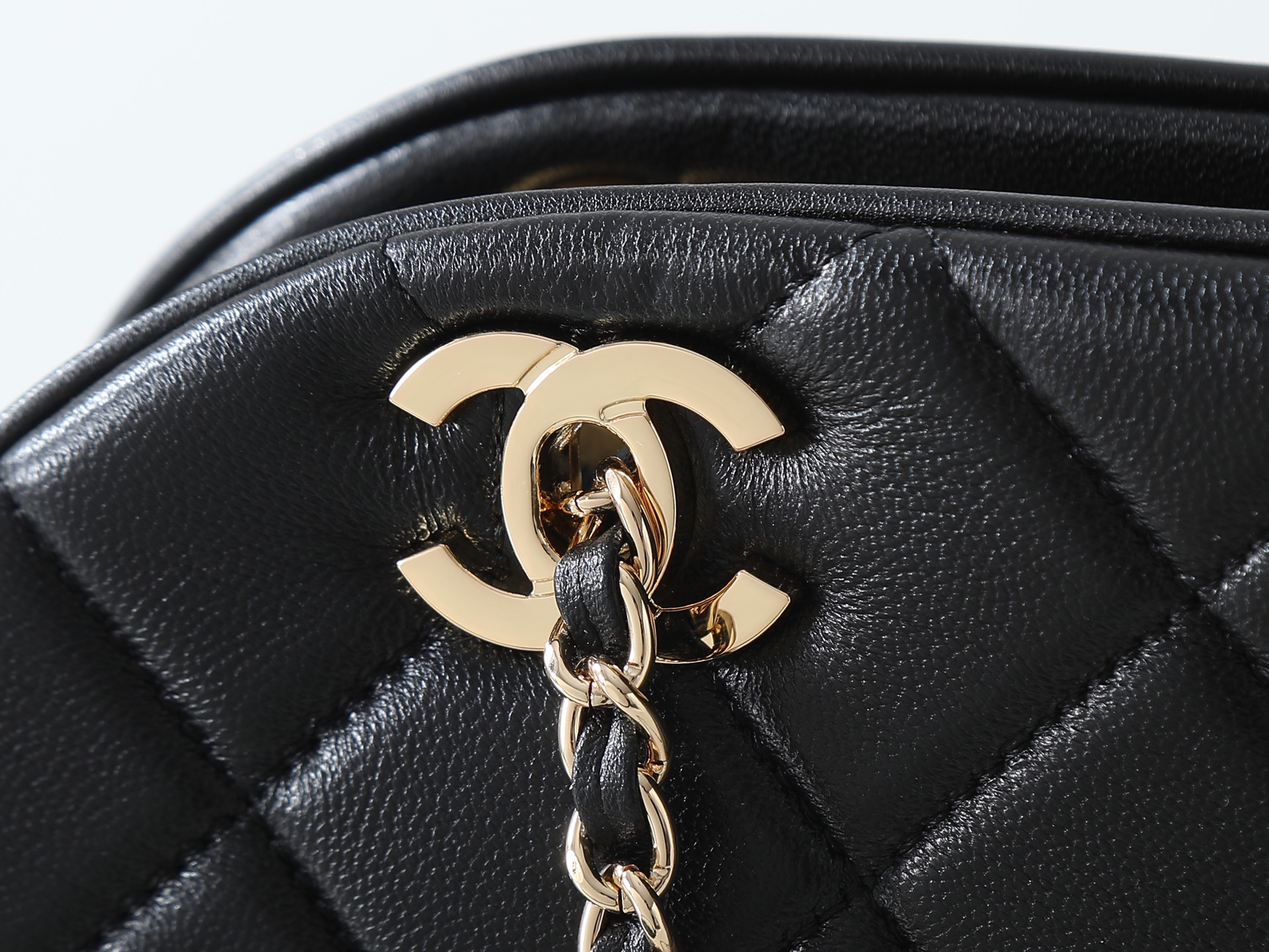 Chanel Handbag 4912 in Black