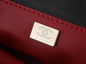 Chanel Handbag 4912 in Black