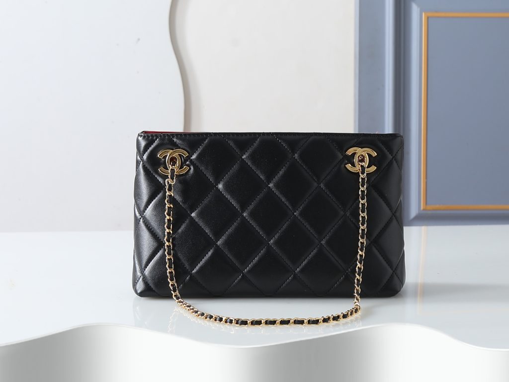 Chanel Shoulder Bag 4940 in Black