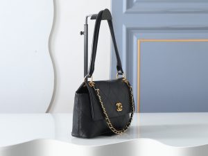 Chanel Shoulder Bag 6112 in Black
