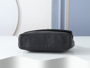 Chanel Shoulder Bag 6112 in Black