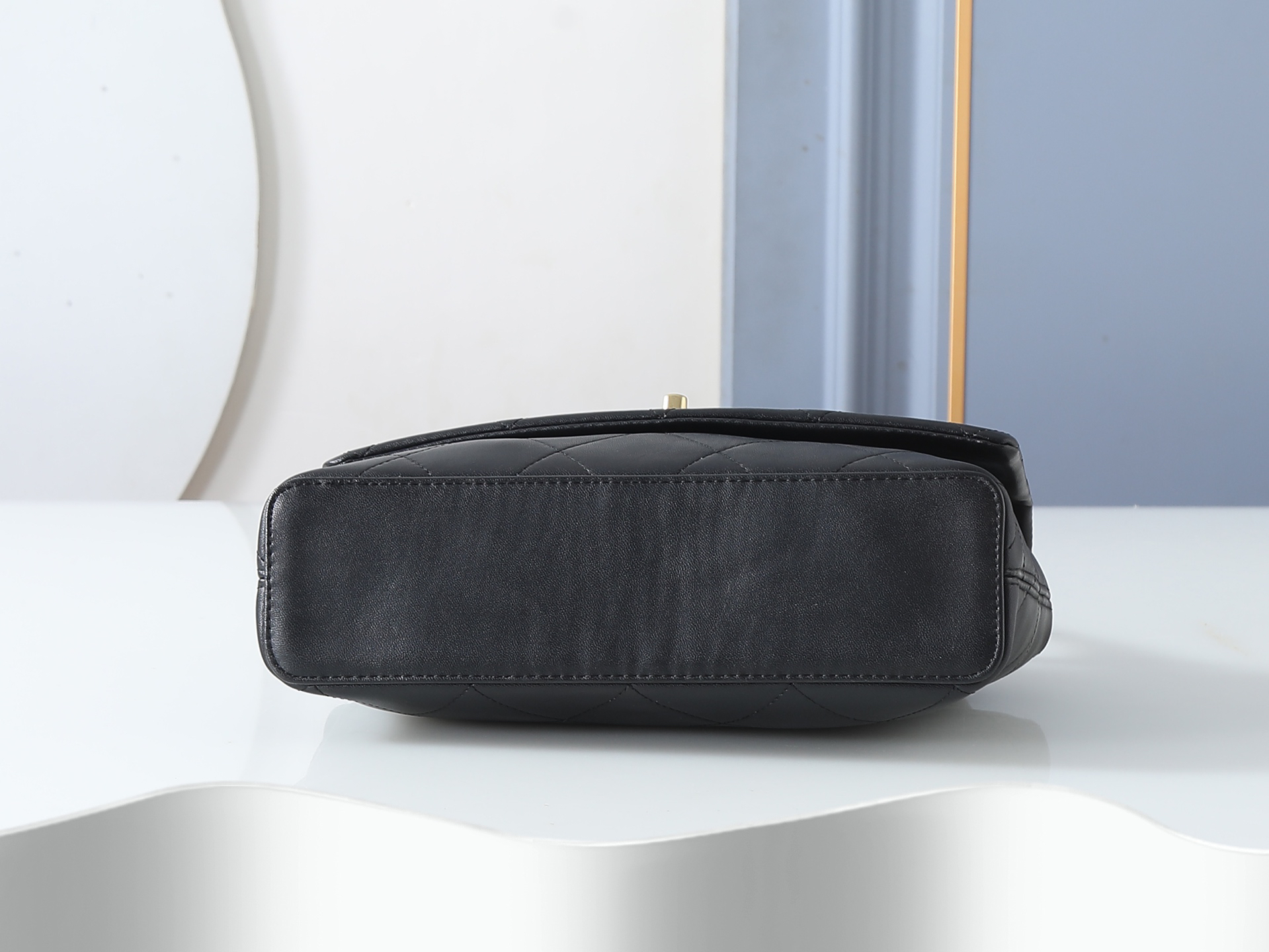 Chanel Shoulder Bag 6112 in Black