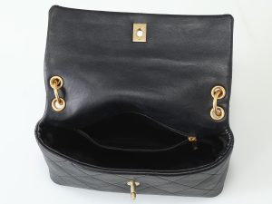 Chanel Shoulder Bag 6112 in Black