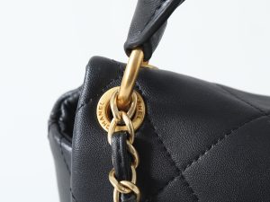 Chanel Shoulder Bag 6112 in Black