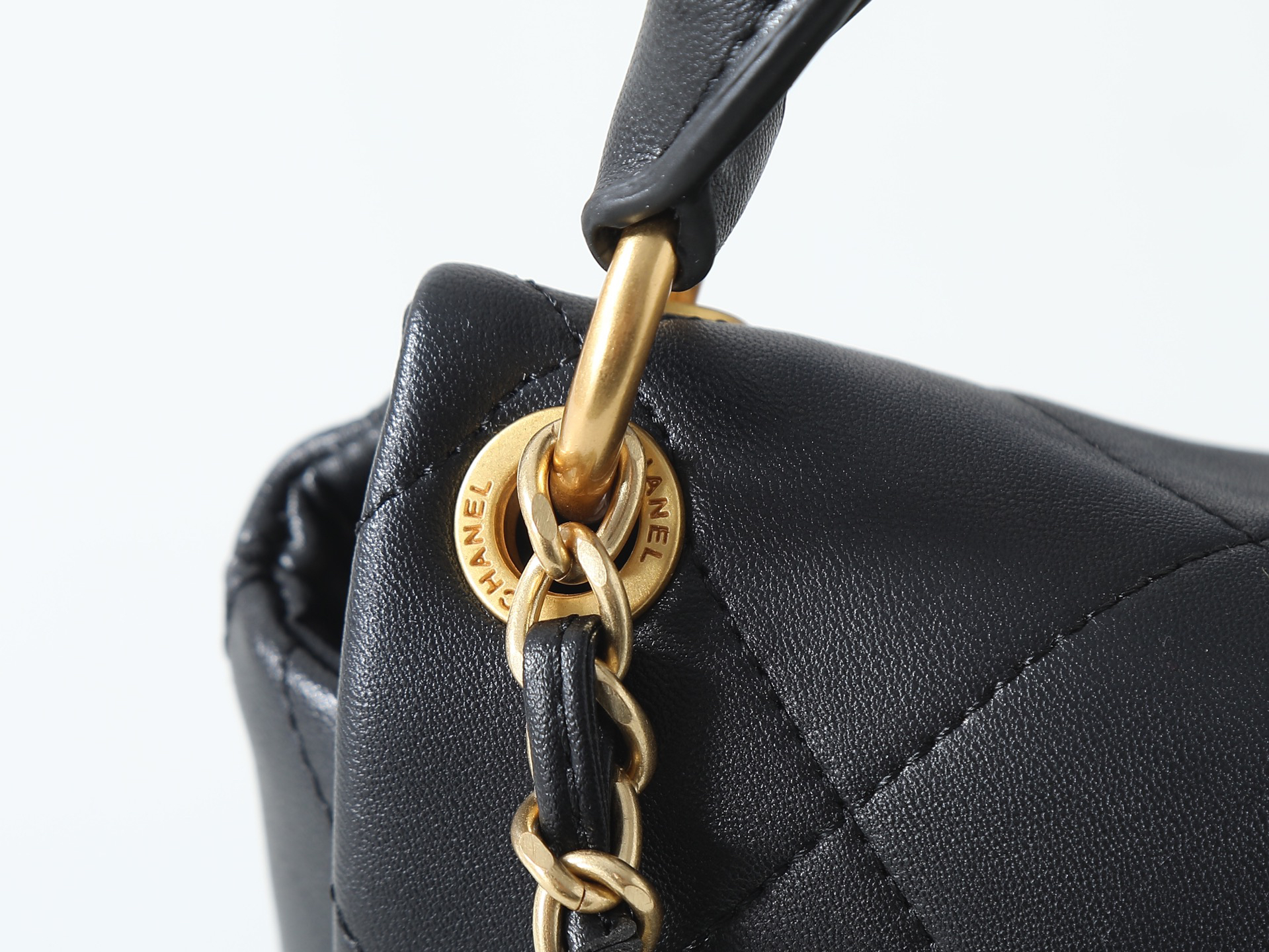 Chanel Shoulder Bag 6112 in Black