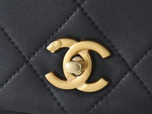 Chanel Shoulder Bag 6112 in Black