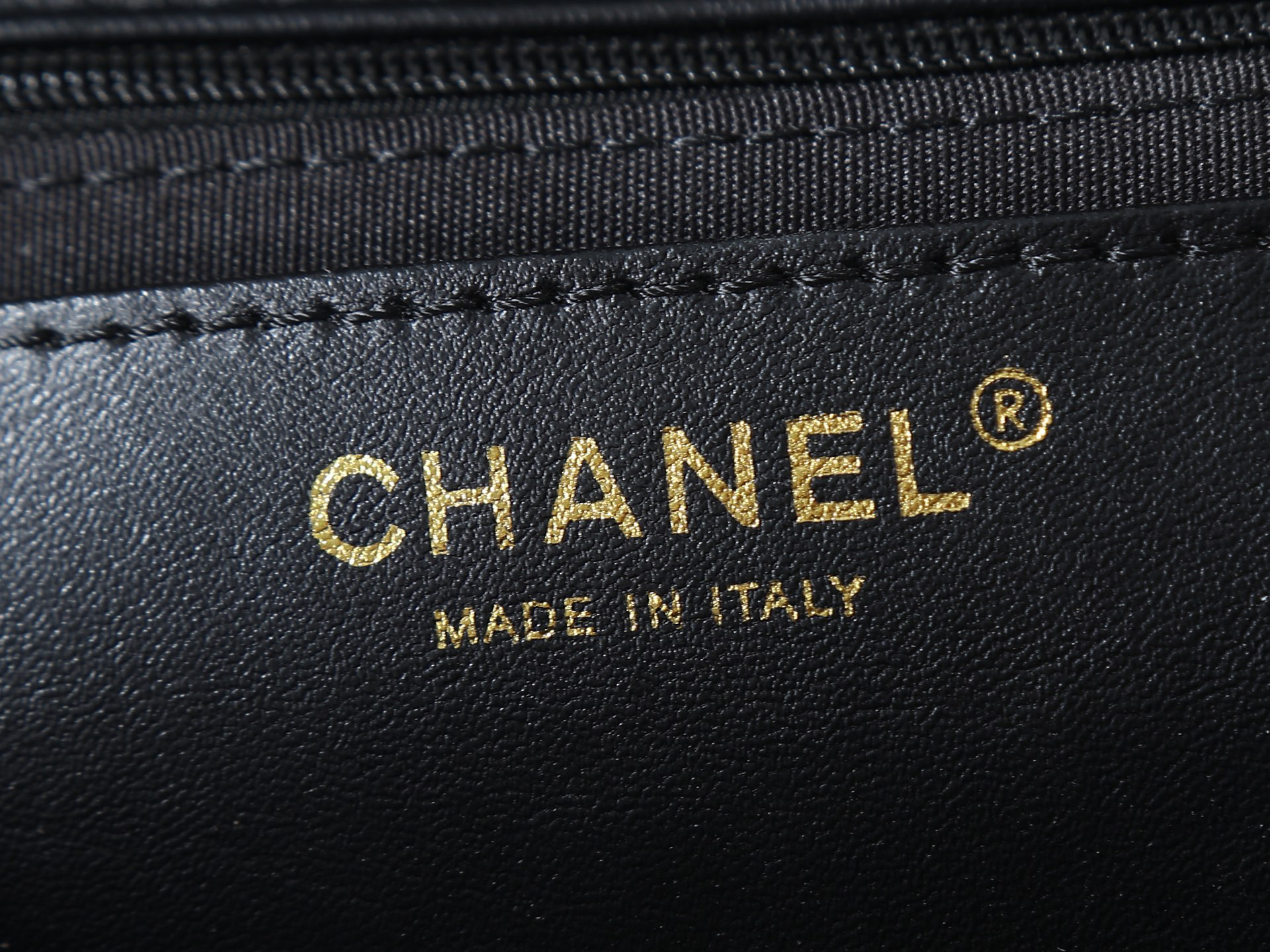 Chanel Shoulder Bag 6112 in Black