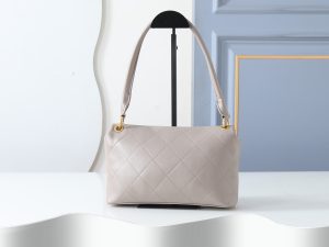 Chanel Shoulder Bag 6112 in Grey