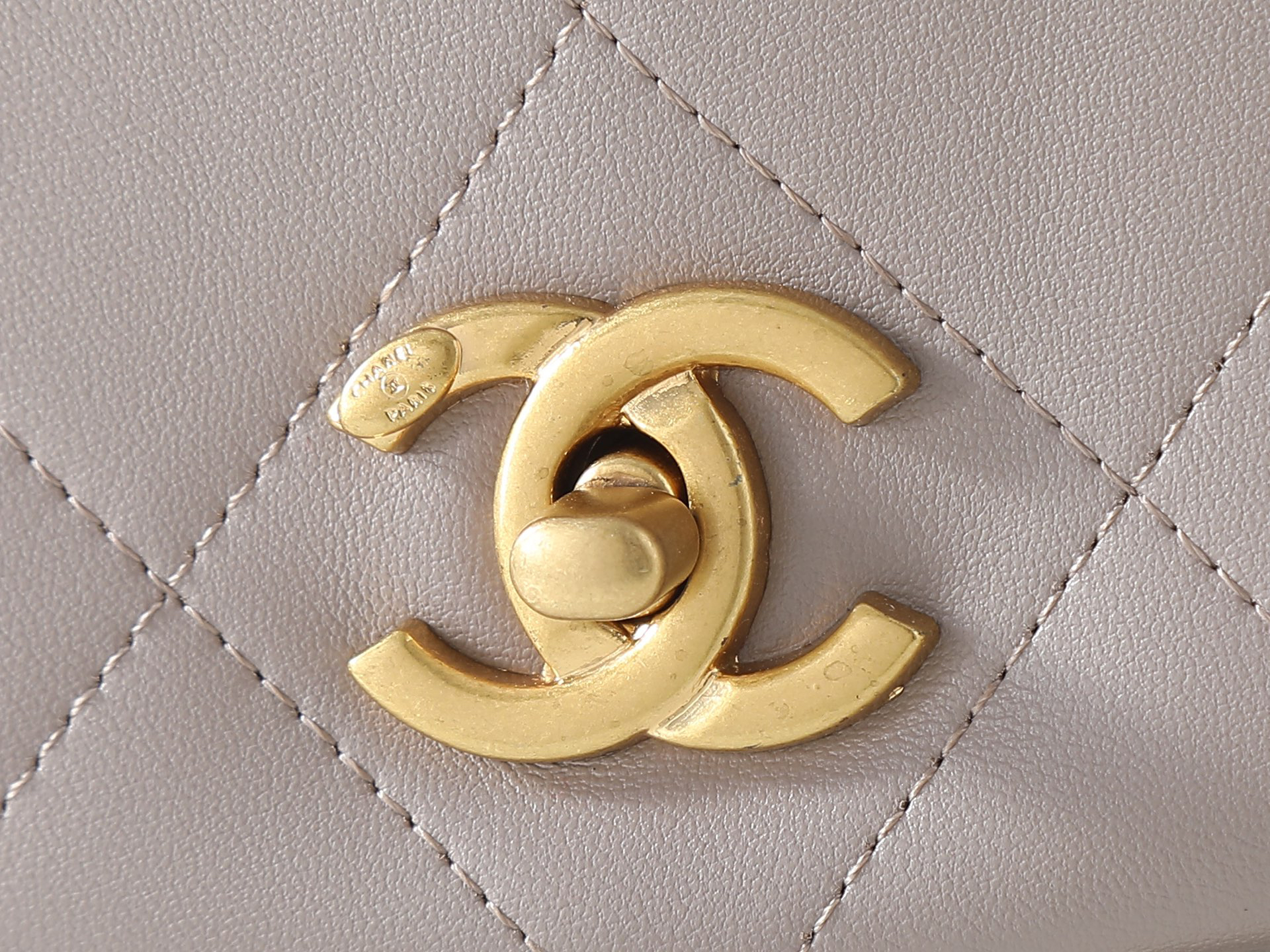 Chanel Shoulder Bag 6112 in Grey