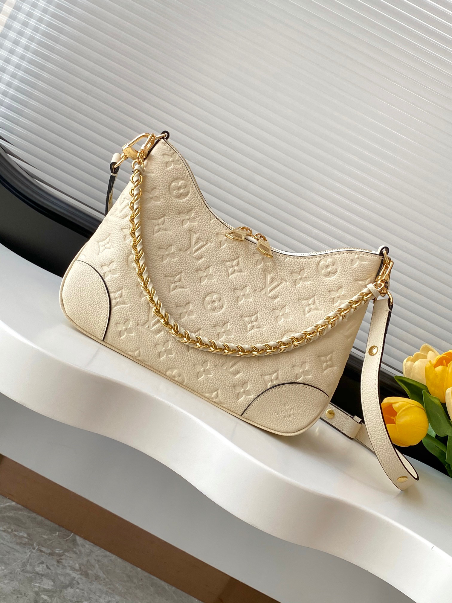 Louis Vuitton Handbag M12930