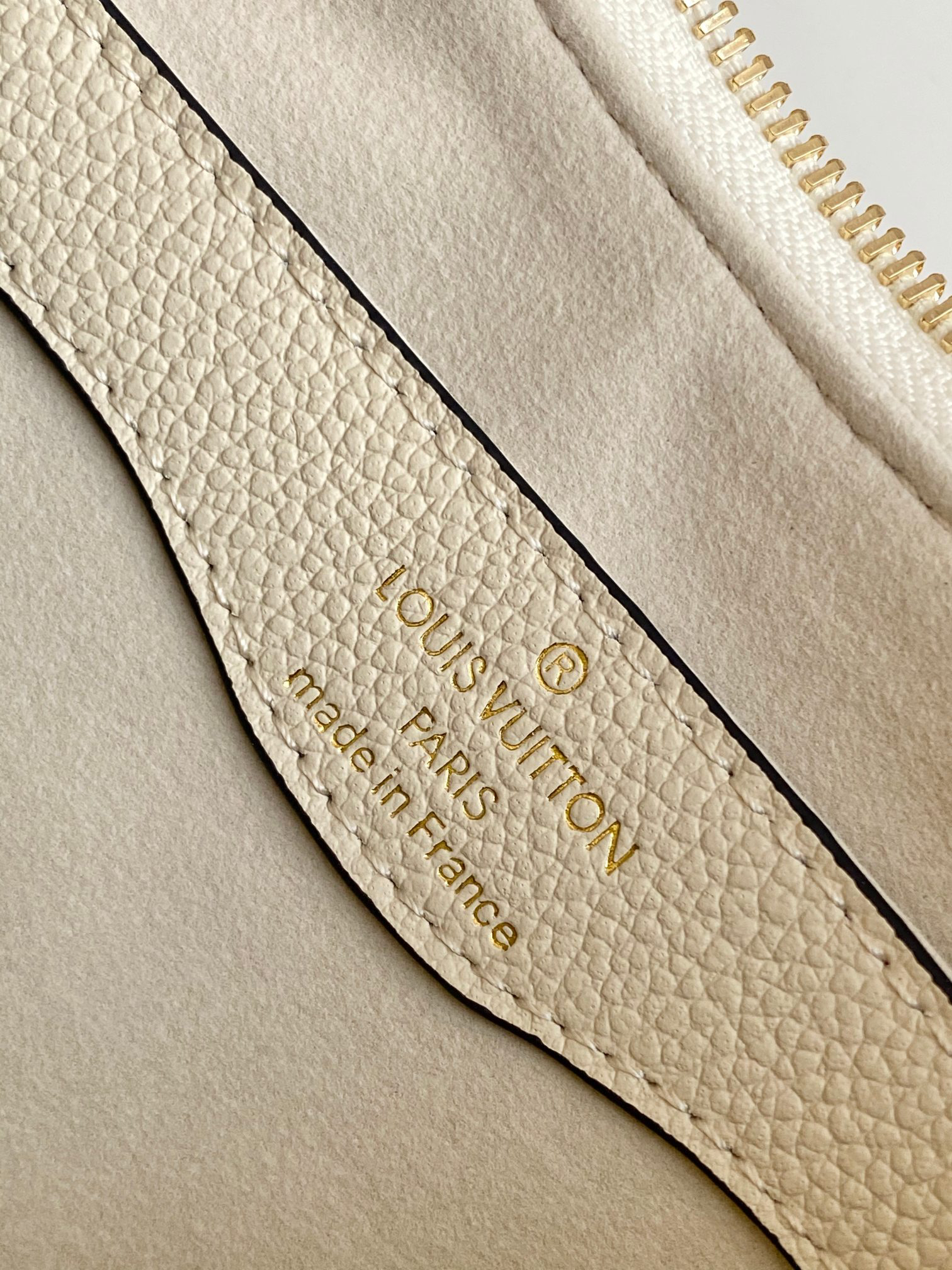 Louis Vuitton Handbag M12930