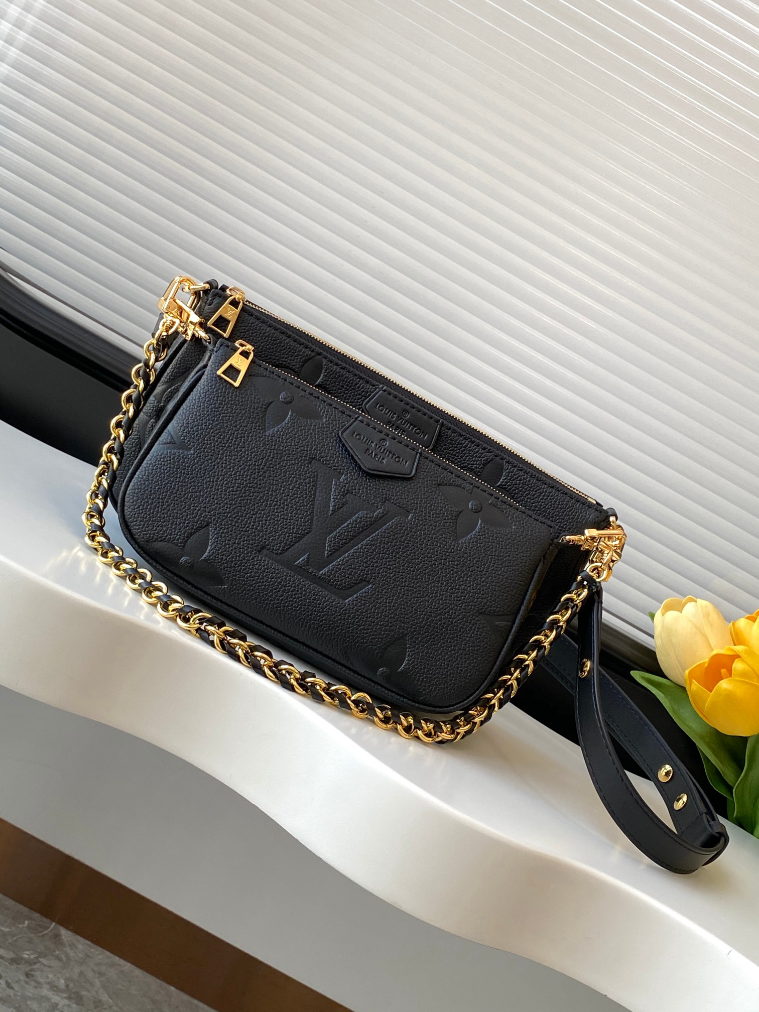 Louis Vuitton Handbag M22670 in Black