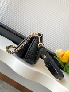 Louis Vuitton Handbag M22670 in Black