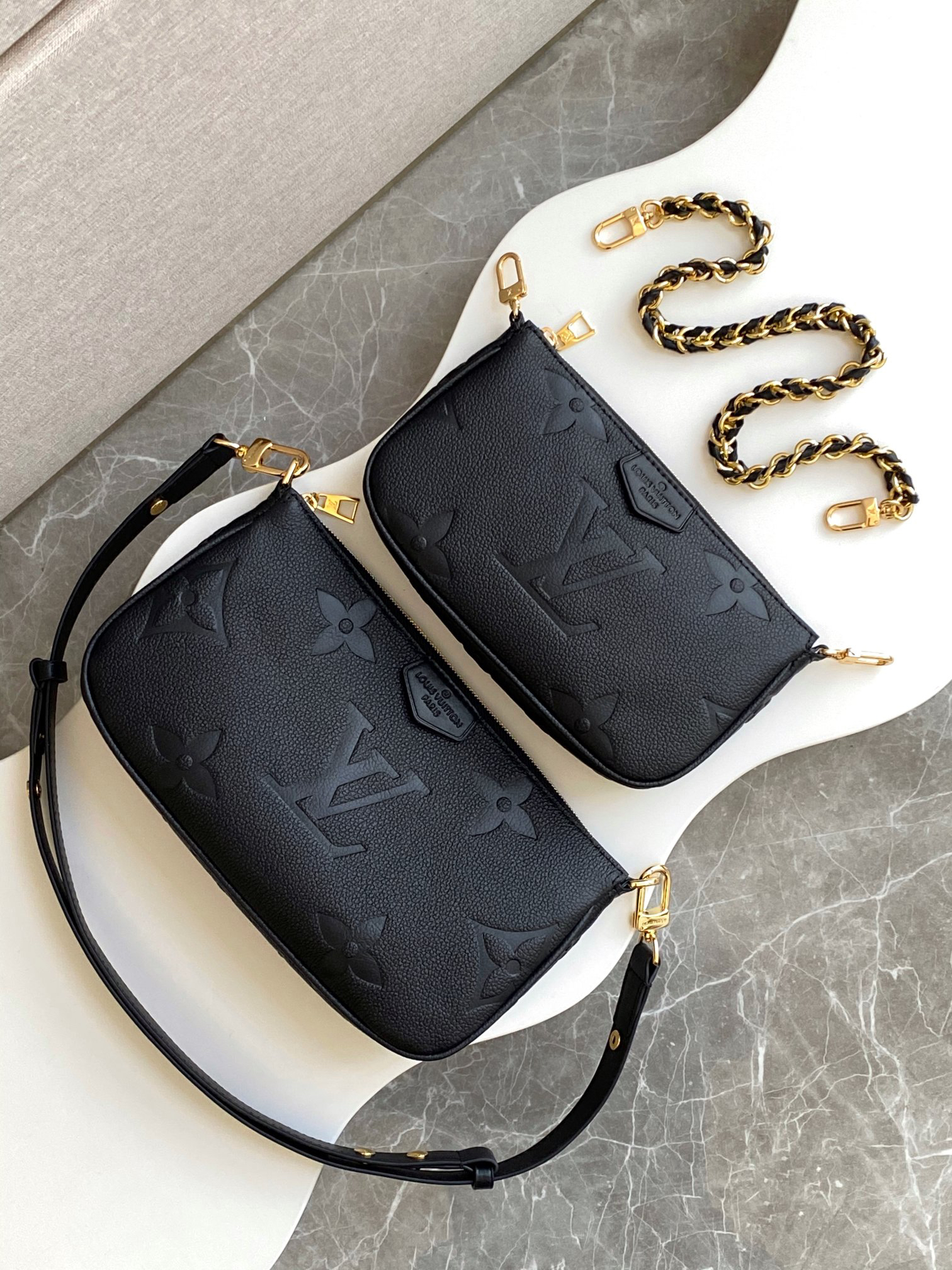 Louis Vuitton Handbag M22670 in Black