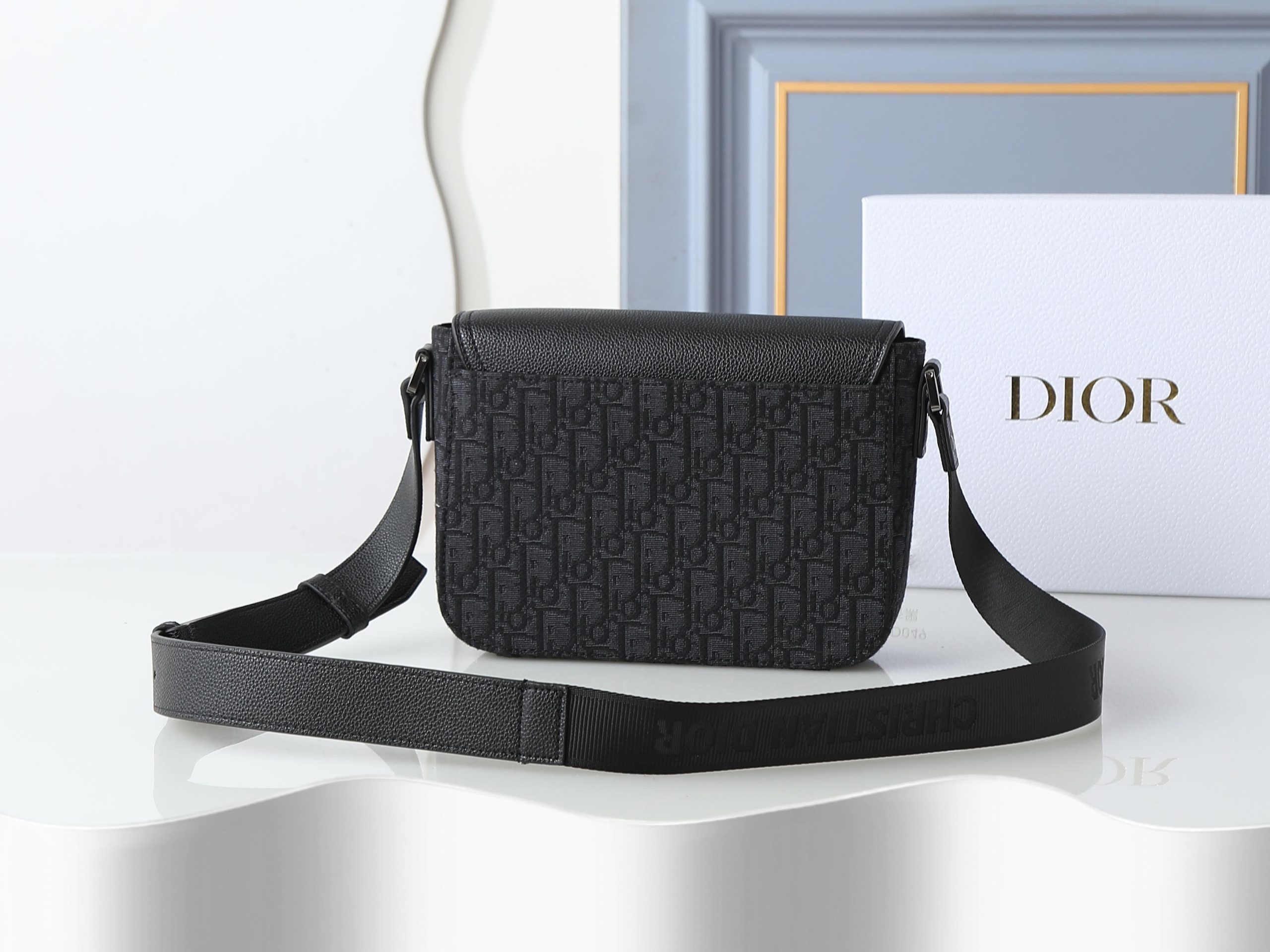 Shoulder Bag in Black