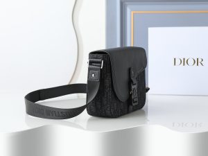Shoulder Bag in Black