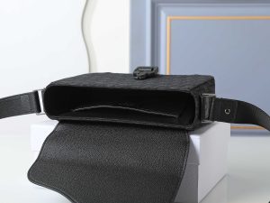 Shoulder Bag in Black
