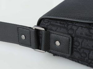 Shoulder Bag in Black