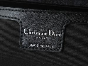 Shoulder Bag in Black