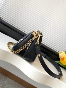 Louis Vuitton Handbag M22670 in Black