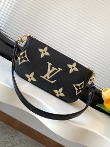 Louis Vuitton Handbag M22670 in Black