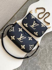 Louis Vuitton Handbag M22670 in Black