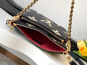 Louis Vuitton Handbag M22670 in Black
