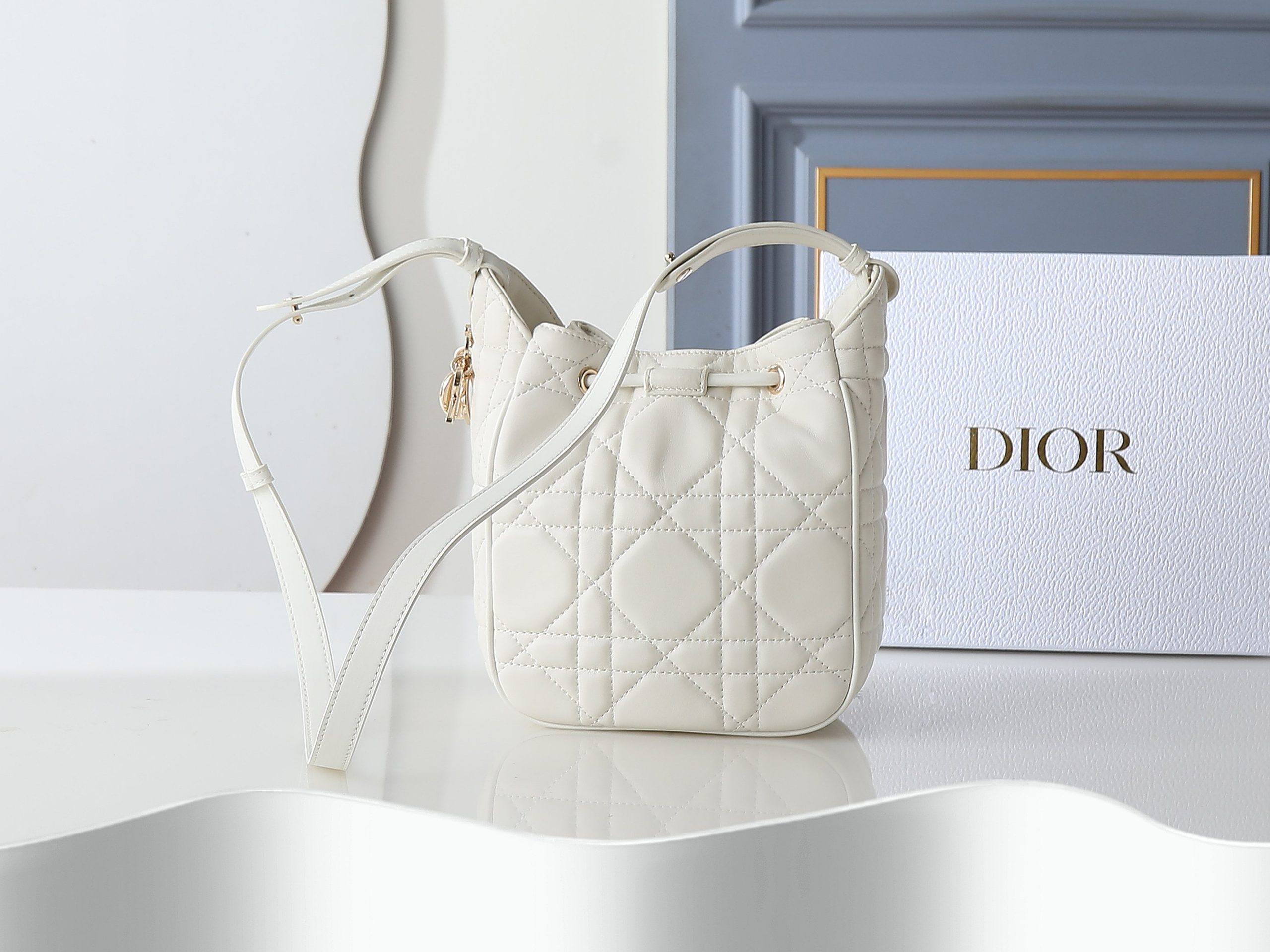 Handbag 2851 in White
