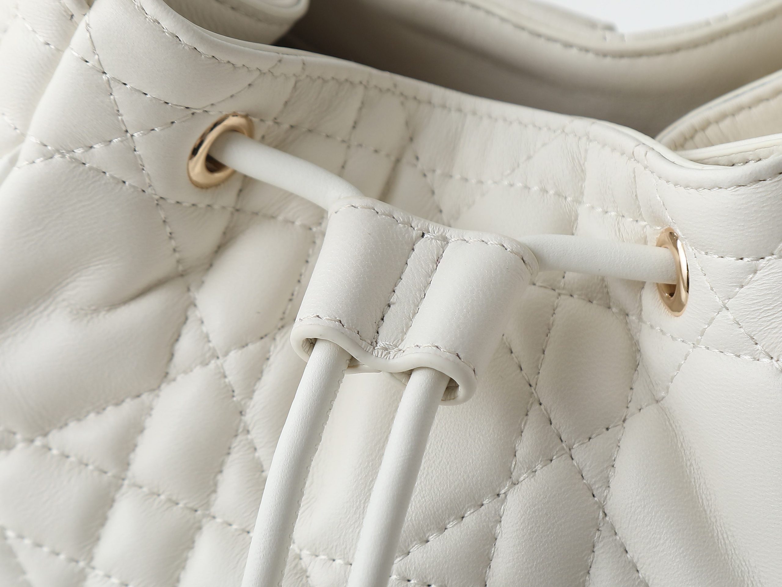 Handbag 2851 in White