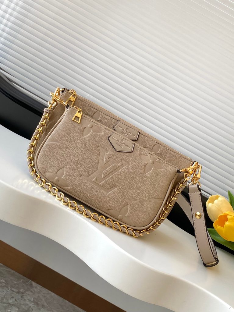 Louis Vuitton Handbag M22670 in Black