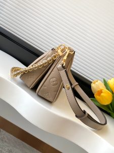 Louis Vuitton Handbag M22670 in Black