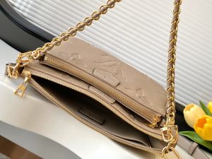 Louis Vuitton Handbag M22670 in Black