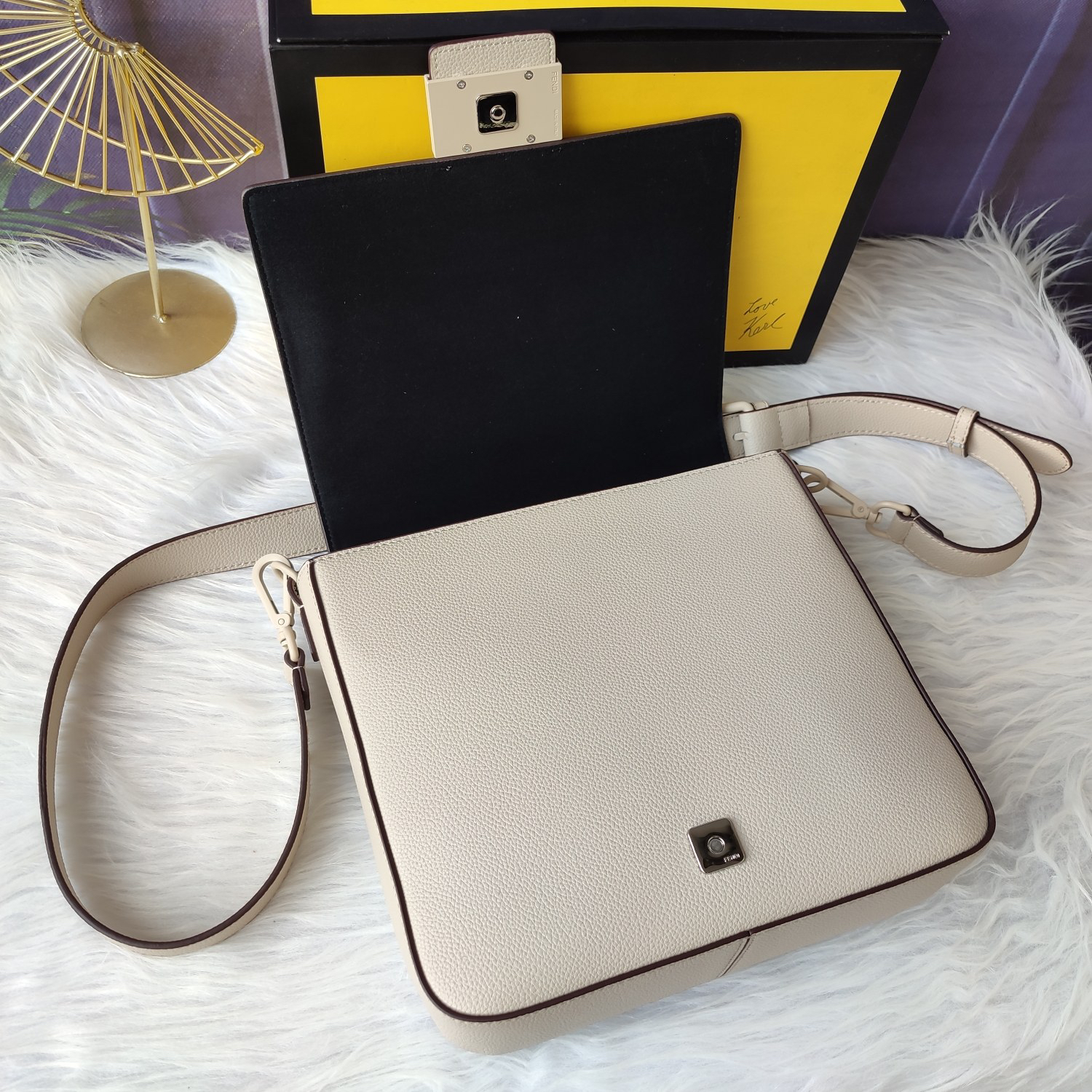 Fendi Shoulder Bag 7VA537