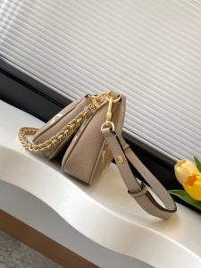 Louis Vuitton Handbag M22670 in Black
