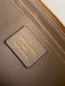 Louis Vuitton Handbag M22670 in Black