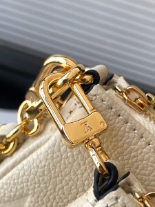 Louis Vuitton Handbag M22670 in Black